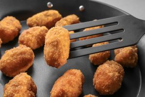 Kotitekoiset koiran kroketit