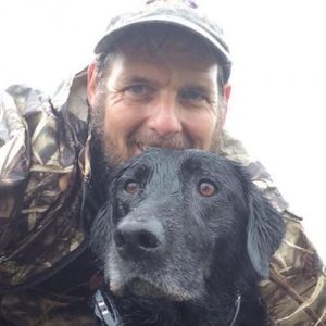 Koirat pelastettiin tulvan keskeltä niiden taisteltua hengestään 16 tunnin ajan